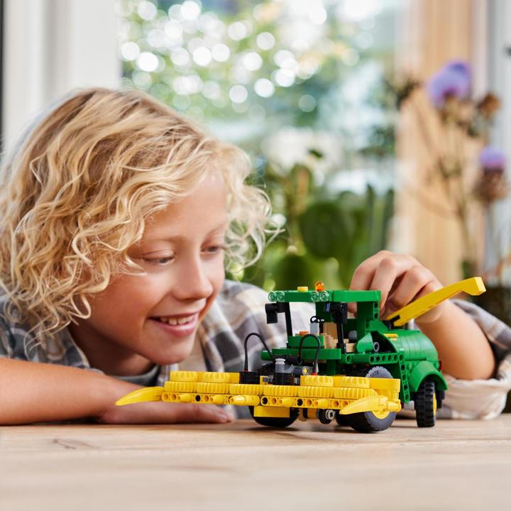 Produktbild LEGO John Deere - Forage Harvester (42168, LEGO Technic)