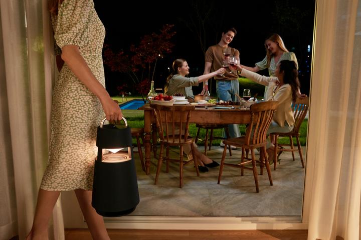 Actual product image LG XBoom 360 (10 h, Electrical connection, Rechargeable battery operated)