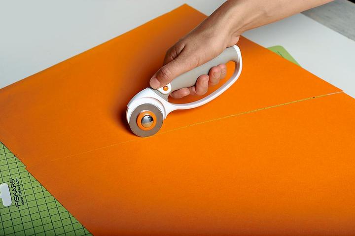Actual product image Fiskars Titanium rolling knife (Cutters)