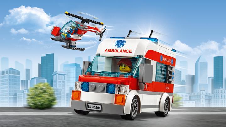 Actual product image LEGO Hospital (60204, LEGO City)