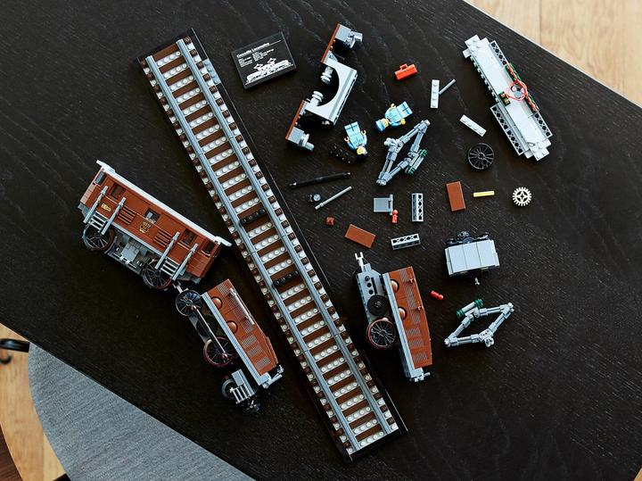 Actual product image LEGO Crocodile (10277, LEGO Icons)