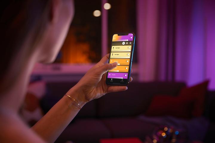 Immagine prodotto Philips Hue White & Color Ambiance BT (E27, 11 W, 1100 lm, 1 x, F)