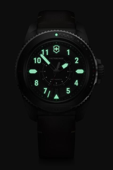 Produktbild Victorinox Journey 1884, Taucheruhr, Herrenuhr, 43 cm, Ziffernblatt schwarz, Leder Armband braun (Taucheruhr, 43 mm)