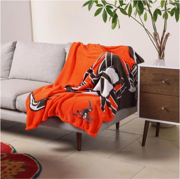 Actual product image Foco Cleveland Browns NFL Supreme Slumber Plush Blanket (150 x 130 cm)