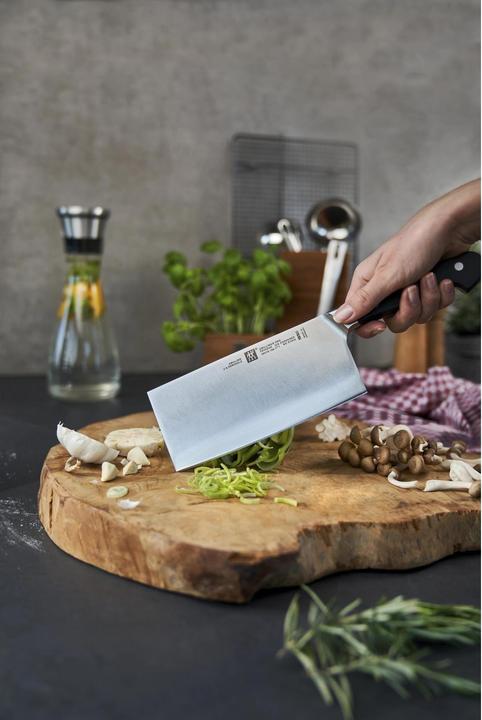 Actual product image Zwilling Pro (18 cm)