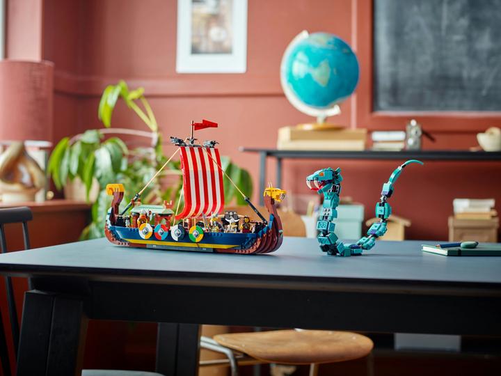 Actual product image LEGO Viking ship with Midgard serpent (31132, LEGO Creator 3-in-1)