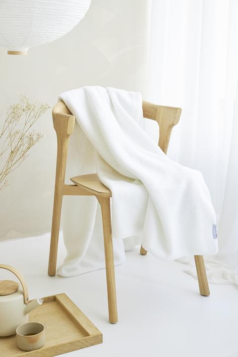 Actual product image Meyco Home bouclé plaid 130x170cm uni offwhite (95 x 170 cm)