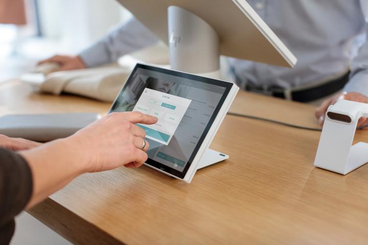 Image du produit HP Engage One AIO i5-7300U () RAM SSD WLAN bgn+BT 4.0 500nit Stand Adv. I/O Base Win10IoT