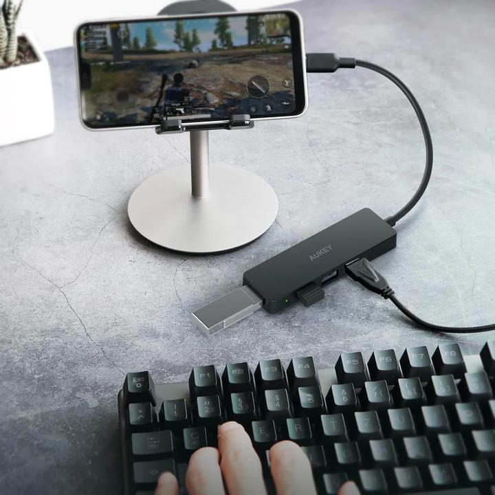 Actual product image Aukey CB-C64 Interface Hub Black Grey (USB-C, 4 Ports)