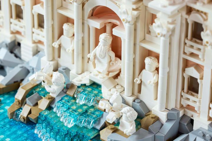 Actual product image LEGO Trevi Fountain (21062, LEGO Architecture)