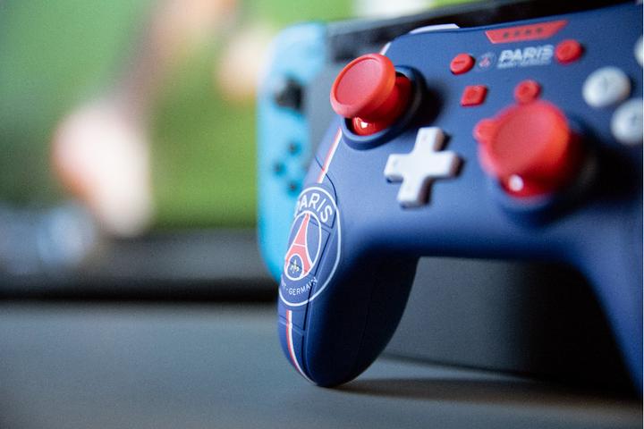 Actual product image Konix Manette filaire Switch - PSG (Switch OLED, PC, Switch)