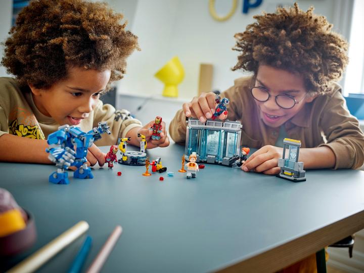 Actual product image LEGO Iron Man's Laboratory: Hall of Armour (76315, LEGO Super Mario)
