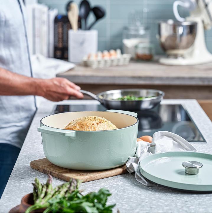 Produktbild KitchenAid braadpan emaille 26cm - pistache groen - limited edition (26 cm, Bräter + Schmortopf, Gusseisen)