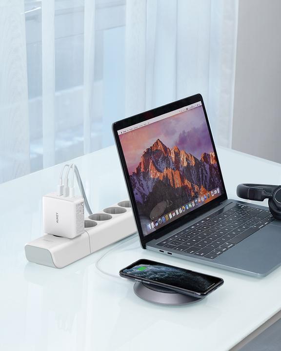 Actual product image Aukey Omnia PA-B6S + USB C cable (90 W)