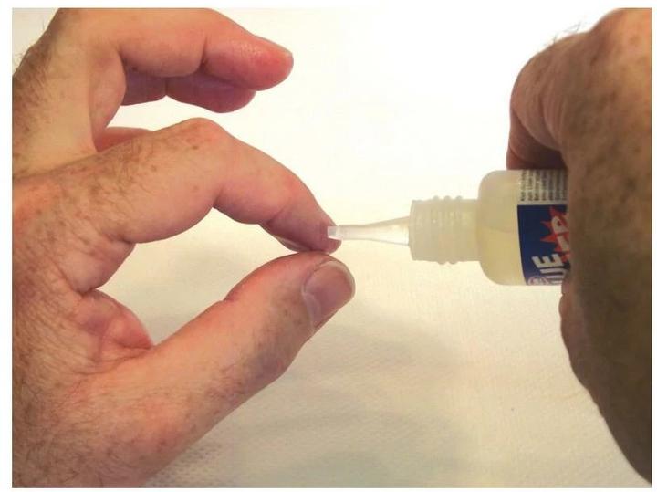 Produktbild Deluxe Materials Glue Buster 28g (45 g, 1 ml)