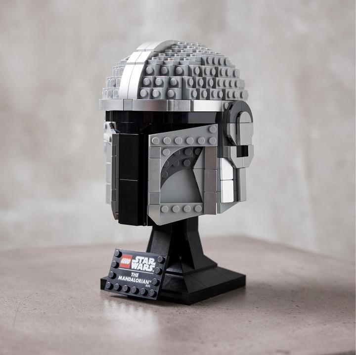 Actual product image LEGO Mandalorian helmet (75328, LEGO Star Wars)