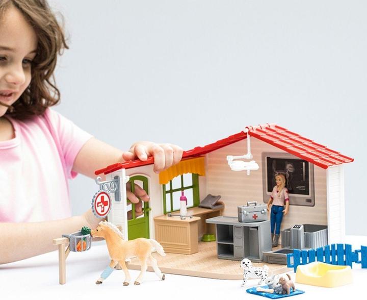 Produktbild Schleich Tierarzt-Praxis mit Haustieren