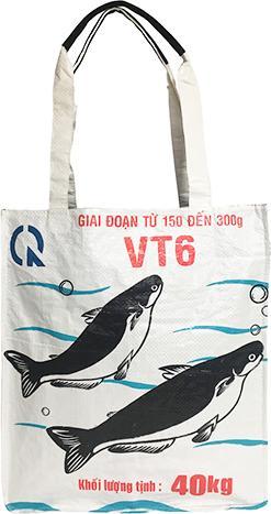 Bekos Upcycling - Grosser Shopper aus recycelten Fischfuttersäcke weiss