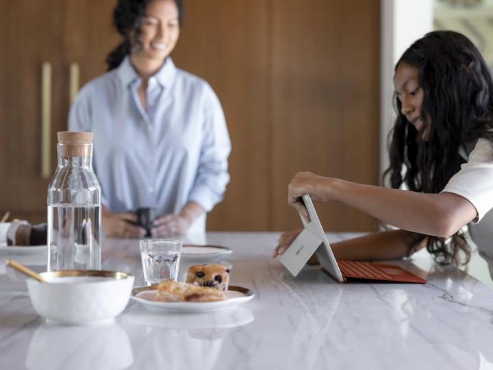 Produktbild Microsoft Surface Go 3 (10.50", Intel Pentium Gold 6500Y, 8 GB, 128 GB)