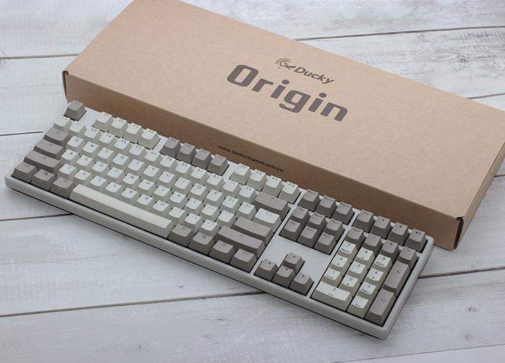 Actual product image Ducky Origin Vintage Gaming Keyboard, Cherry MX-Black (DE, Cable)