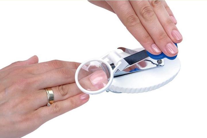 Actual product image Sundo Nail clippers with magnifying glass