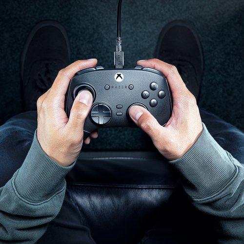 Actual product image Razer Wolverine V3 Tournament Edition, black - wired e-sports controller for Xbox & PC (Xbox One S, Xbox Series S, PC, Xbox One X, Xbox Series X)