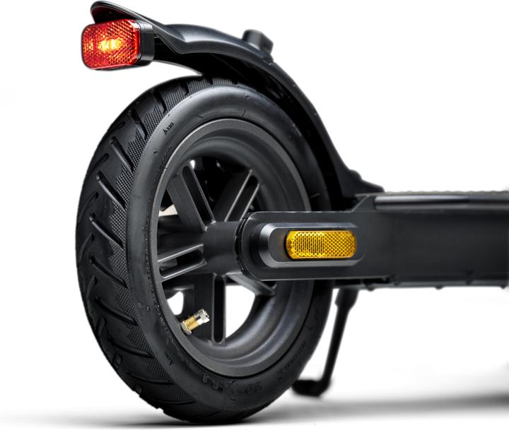 Produktbild Jeep E-Scooter 2XE Sentinel with Turn Signals, 350 W, 8.5 ", 25 km/h, 24 month(s), Black (25 km/h, 25 km)