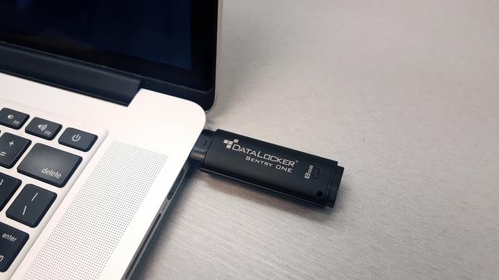 Image du produit DataLocker SENTRY ONE SECURE USB 3.1 GEN1 (16 Go, USB-A)