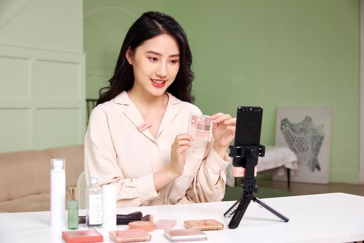 Image du produit Godox MoveLink Mini Lightning Kit 2 2,4 GHz 1 récepteur et 2 émetteurs roses (Nouveauté)