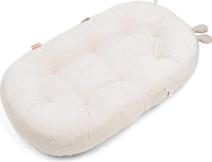Produktbild Done by Deer Babynest mit Aktivitätsbogen Raffi Sand