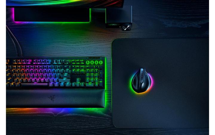 Actual product image Razer Pro Click V2 Vertical Edition (Wireless, Cable)