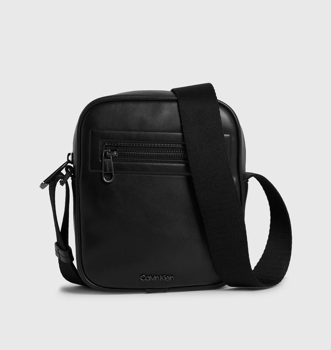 Actual product image MGA Na (49% POLYURETHANE, 51% RECYCLED POLYESTER)