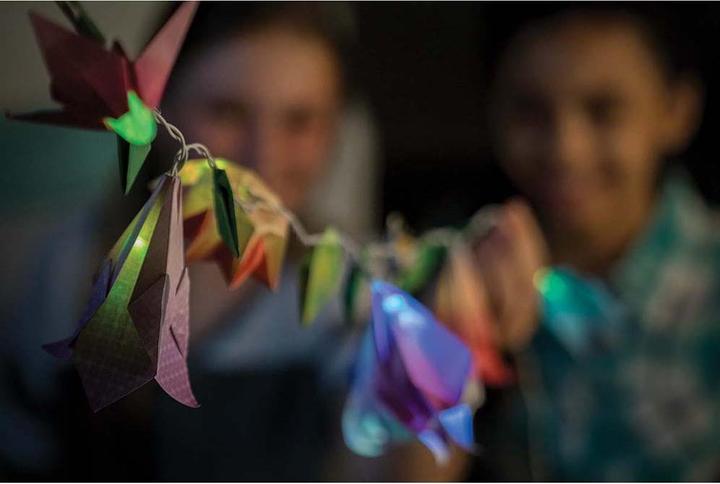 Produktbild 4M Origamilichterkette mit Blüten KidzMaker