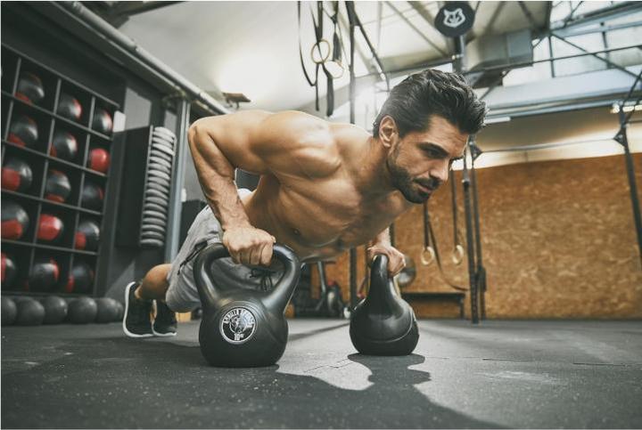 Produktbild Gorilla Sports Kettlebell Set (1 x 6 kg, 1 x 8 kg, 1 x 3 kg)