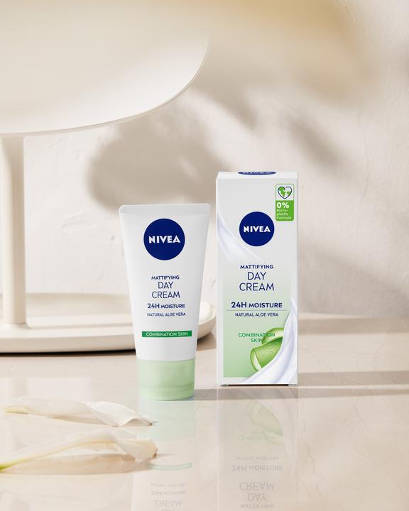 Actual product image NIVEA Light day cream (50 ml, Day cream)