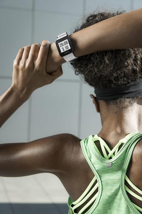 Produktbild Garmin Forerunner 35 (33 mm)