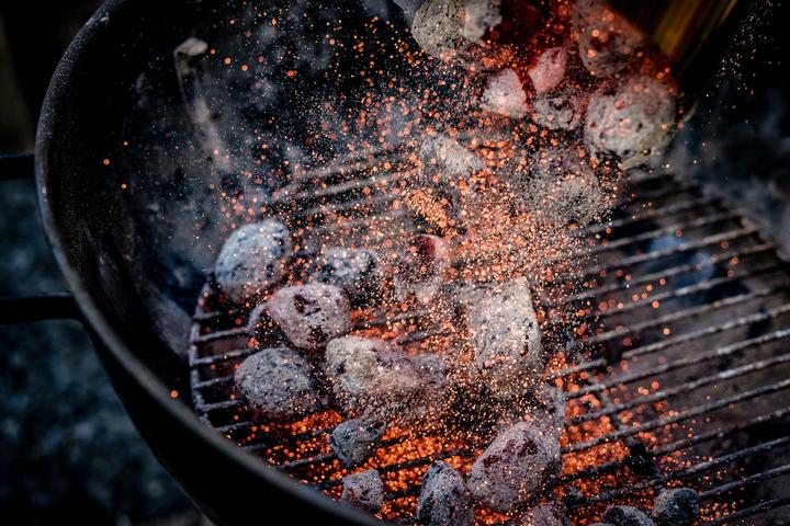 Actual product image Grillfürst Männerglut coconut - 10 kg barbecue briquettes made from coconut shells (10 kg)