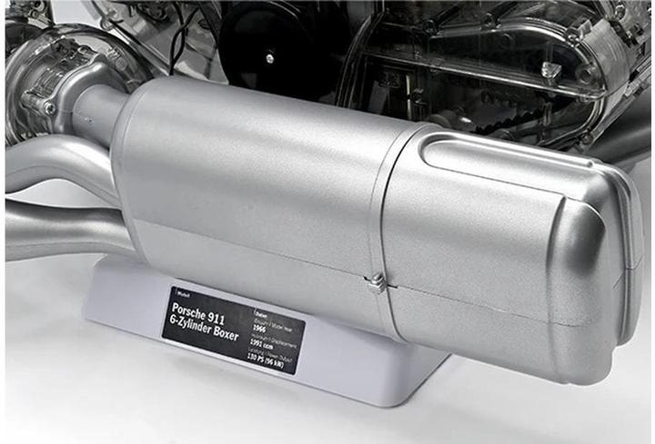 Actual product image Franzis Porsche 911 Turbo engine kit