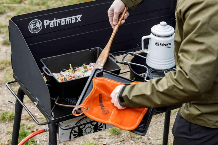 Actual product image Petromax Aramid Pro 300 pot holder (2 pieces) (rauleder, 100% aramid (polyamide), 100% polyester, contains non-textile components of animal origin)