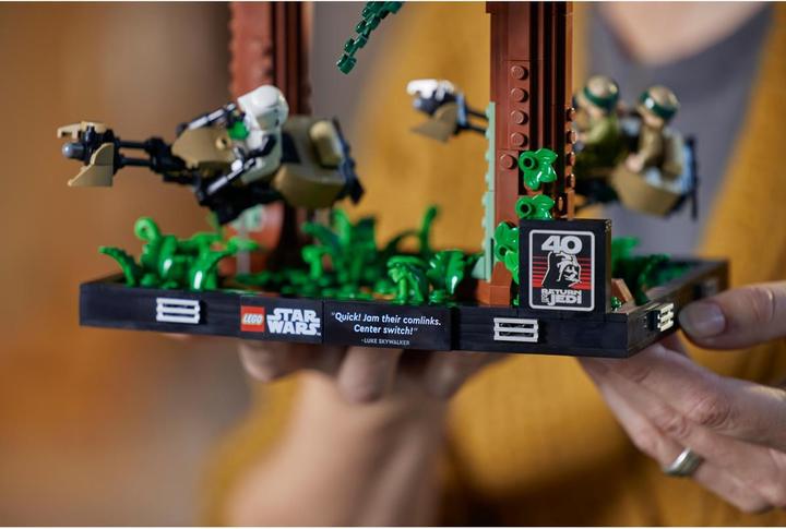 Produktbild LEGO Verfolgungsjagd auf Endor - Diorama (75353, LEGO Star Wars)