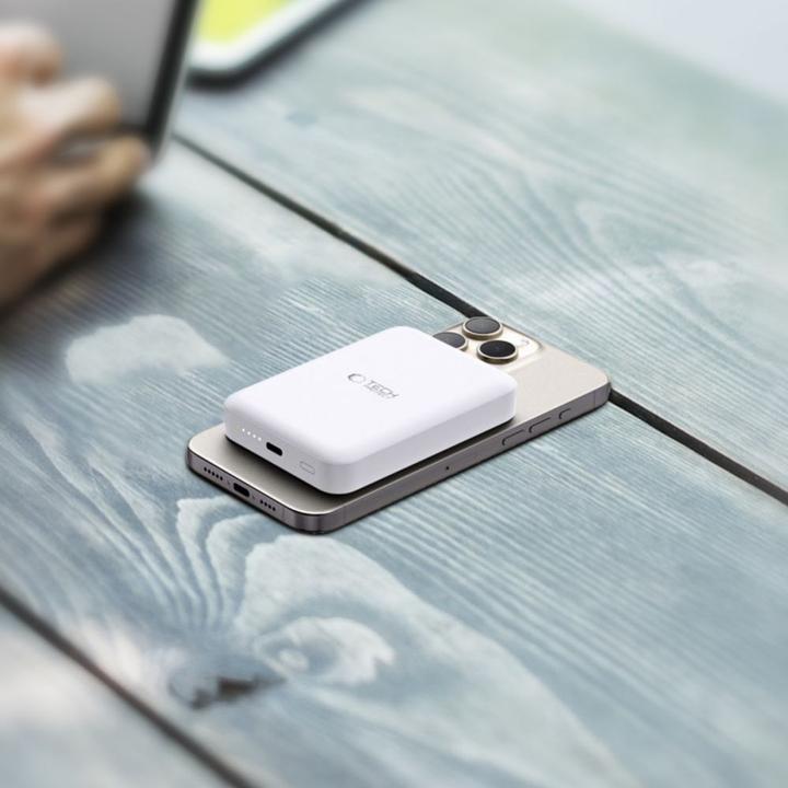 Actual product image Tech-Protect LifeMag PB11 Powerbank with MagSafe 10000mAh 15W USB-C port - white + USB-C cable (10000 mAh, 15 W)