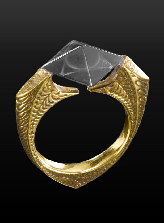 Actual product image Noble Collection Harry Potter replica 1/1 Lord Voldemort's Horcrux ring (gold plated)