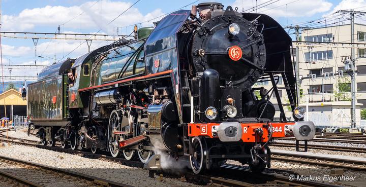 Jouef SNCF steam locomotive 141R 1244 green with oil tender Ep. V (Track H0)