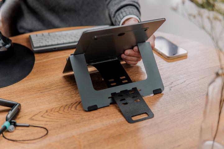Produktbild Bakker Elkhuizen BakkerElkhuizen Tablet Halterung FlexTop 170 Dark Grey