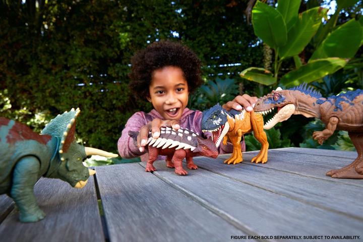 Actual product image Mattel GmbH JURASSIC WORLD figure Roar Roar Strikers assorted