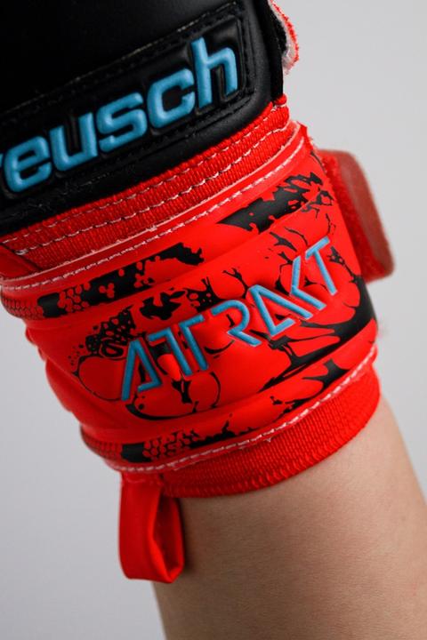 Actual product image Reusch Attrakt Silver Junior (7)