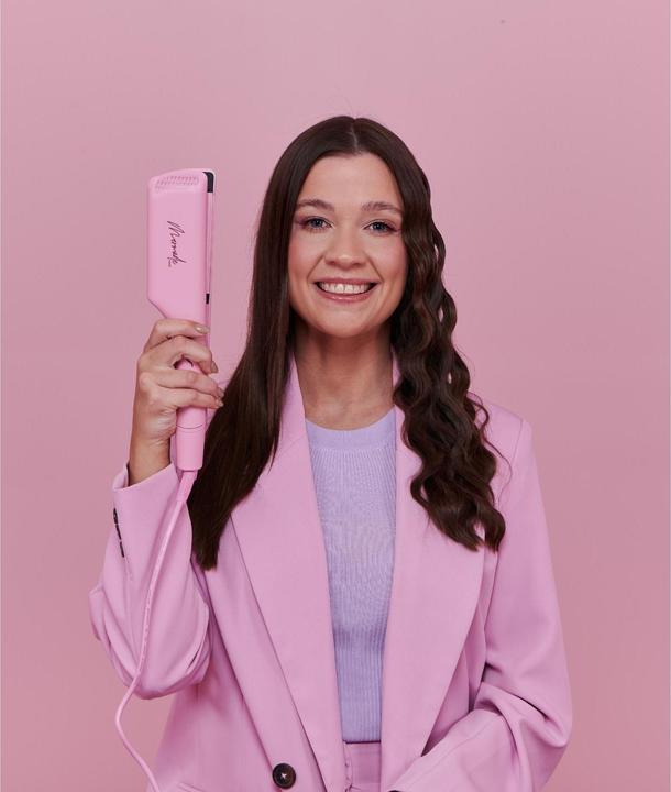 Actual product image Mermade The new Double Waver by Hair embodies the philosophy "less is more". With its inn