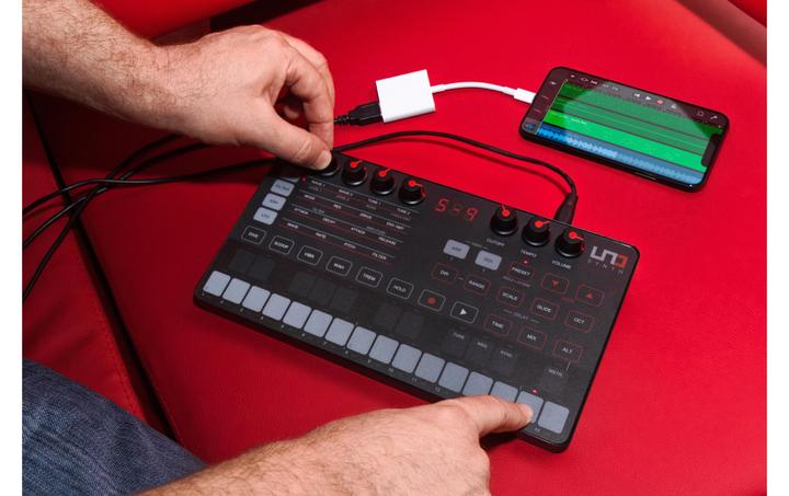 Produktbild IK Multimedia UNO Synth