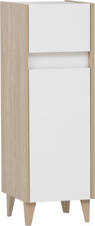 White, light oak decor