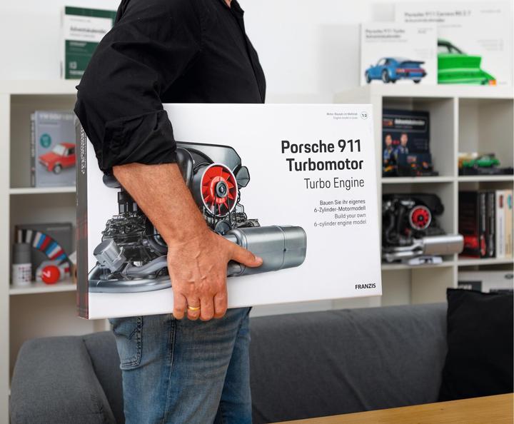 Actual product image Franzis Porsche 911 Turbo engine kit